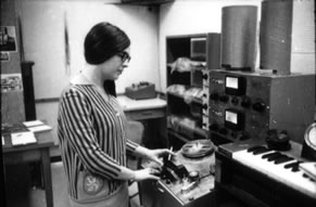 Playback and editing at the splicing block of the Ampex 352, with the Hammond Keyboard visible at right.